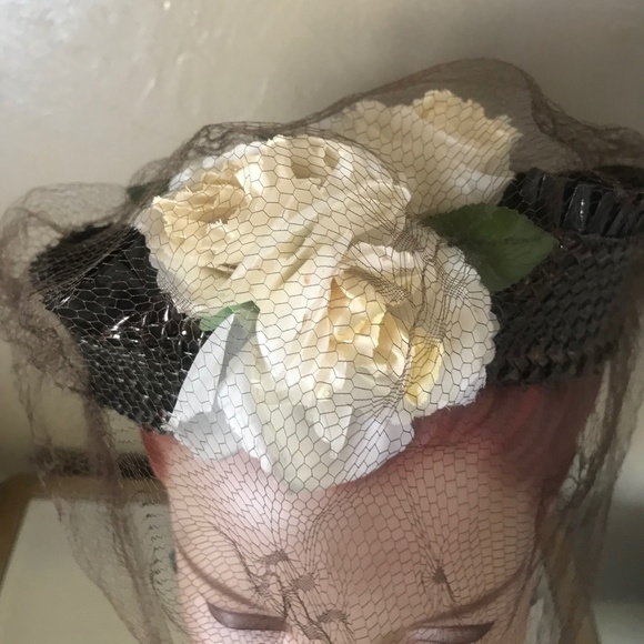 EXQUISITE 1940s\' BROWN METALLIC STRAW FASCINATOR HAT WITH FABRIC ROSES & VEIL main image 5